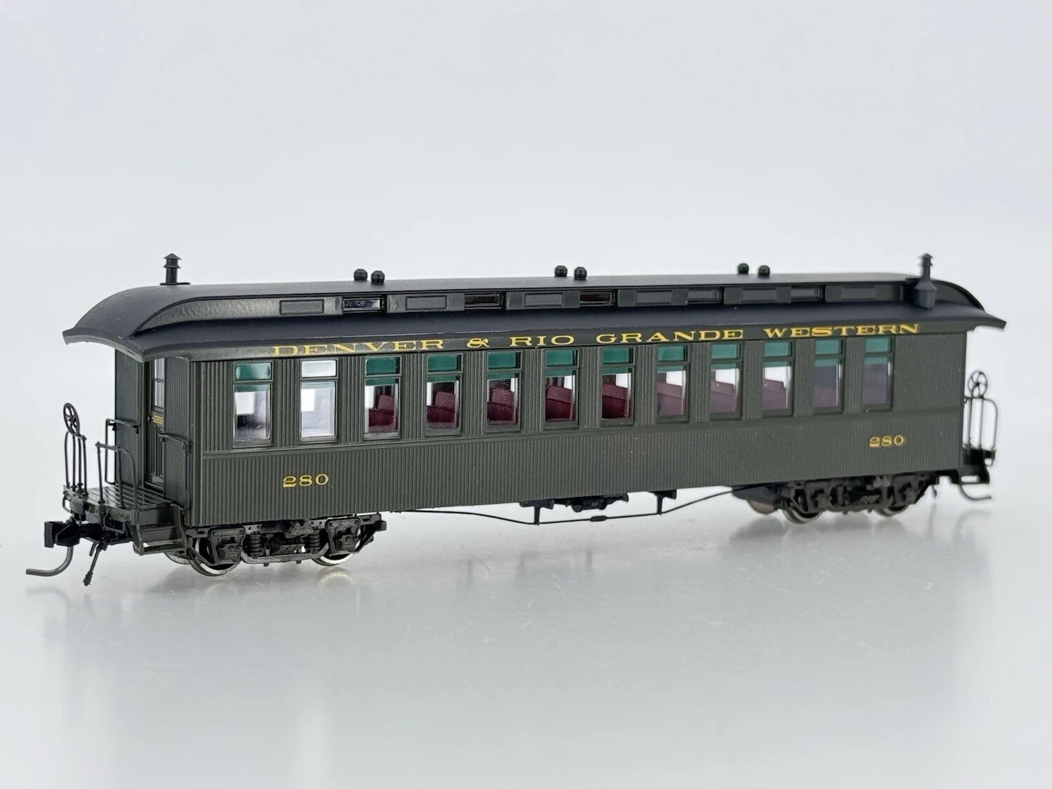 Dark green heavyweight passenger car model